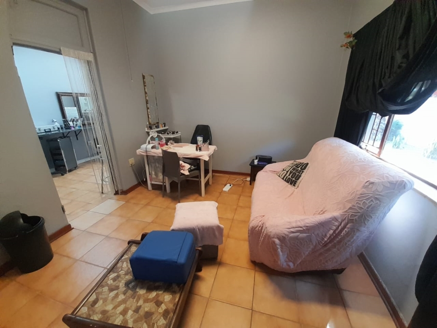 6 Bedroom Property for Sale in Bodorp North West